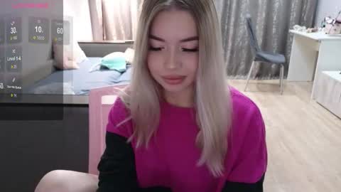 Snapshot of maymallorie chatting on October 10, 2025, 10:20 pm may online show from October 10, 2025, 10:20 pm