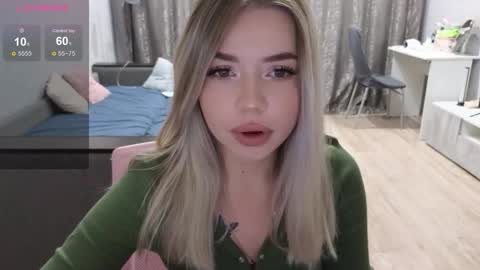 Snapshot of maymallorie chatting on October 12, 2025, 11:59 pm may online show from October 12, 2025, 11:59 pm