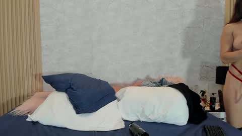 Mayra online show from December 12, 2024, 1:49 pm