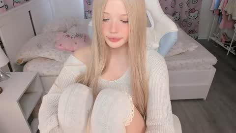 Snapshot of mayya_cuute chatting on April 25, 2026, 7:22 am Mila online show from April 25, 2026, 7:22 am