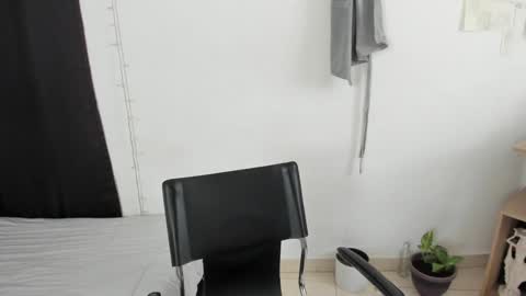 Snapshot of mazikeen_18 chatting on January 7, 2025, 12:09 pm mazikeen_18 online show from January 7, 2025, 12:09 pm