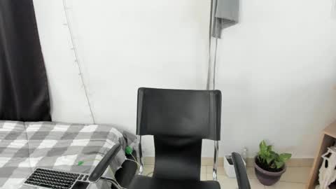 Snapshot of mazikeen_18 chatting on March 1, 2025, 4:44 pm mazikeen_18 online show from March 1, 2025, 4:44 pm