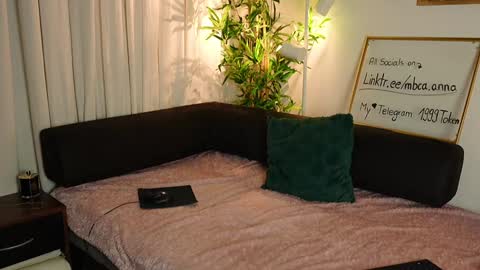 Anna       IG mbca anna  online show from January 22, 2025, 5:17 pm