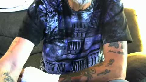 Snapshot of meathome3 chatting on December 27, 2024, 2:12 pm me at home online show from December 27, 2024, 2:12 pm