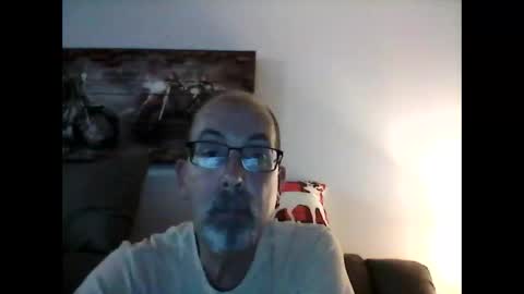 Snapshot of meathome3 chatting on January 2, 2025, 3:37 am me at home online show from January 2, 2025, 3:37 am