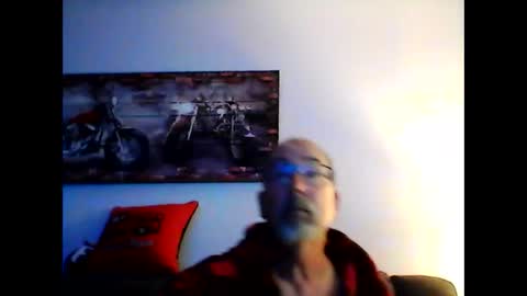 Snapshot of meathome3 chatting on September 13, 2025, 11:32 am me at home online show from September 13, 2025, 11:32 am