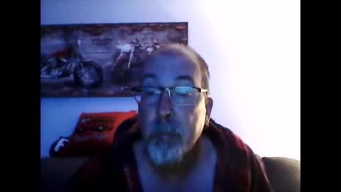 Snapshot of meathome3 chatting on September 19, 2025, 10:05 am me at home online show from September 19, 2025, 10:05 am