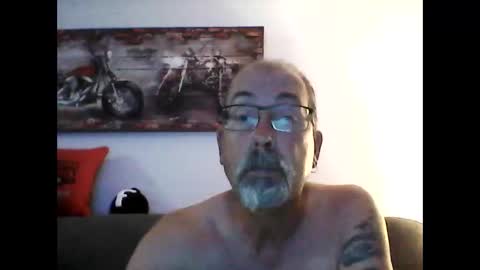 Snapshot of meathome3 chatting on September 20, 2025, 3:07 am me at home online show from September 20, 2025, 3:07 am