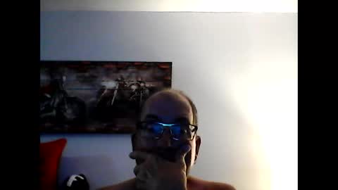 Snapshot of meathome3 chatting on September 25, 2025, 2:26 am me at home online show from September 25, 2025, 2:26 am