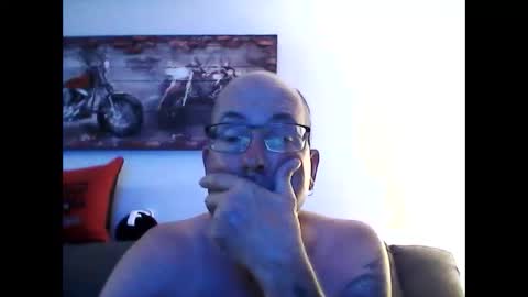 Snapshot of meathome3 chatting on October 3, 2025, 3:03 am me at home online show from October 3, 2025, 3:03 am