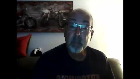 Snapshot of meathome3 chatting on October 5, 2025, 10:46 am me at home online show from October 5, 2025, 10:46 am