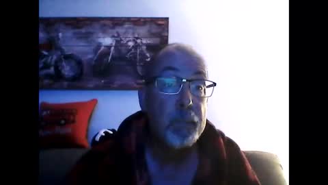 Snapshot of meathome3 chatting on October 22, 2025, 9:53 am me at home online show from October 22, 2025, 9:53 am