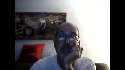 me at home online show from May 18, 2026, 4:07 am