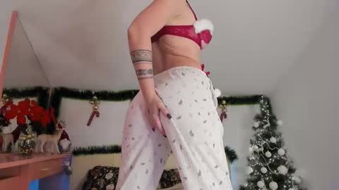 MEDEA  online show from December 17, 2025, 2:23 pm