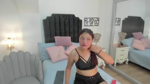 Snapshot of medoly03 chatting on April 6, 2026, 11:33 am Melody online show from April 6, 2026, 11:33 am