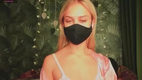 meeeewmeeeeow online show from November 18, 2025, 8:46 pm