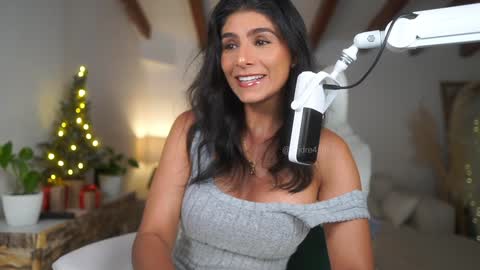 Andrea  online show from December 6, 2024, 8:18 pm