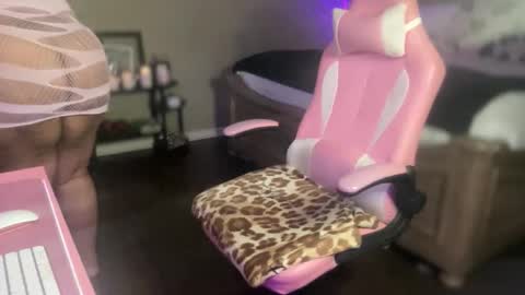 Southern Peach online show from November 5, 2025, 4:23 am