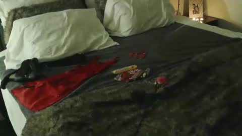 megadon1990 online show from February 16, 2026, 2:07 am