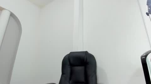 megan__monroe online show from December 3, 2025, 9:46 pm