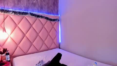 Snapshot of megan_and_clohe chatting on December 11, 2024, 12:23 am M E G A N online show from December 11, 2024, 12:23 am