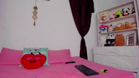 Snapshot of megan_and_clohe chatting on October 14, 2025, 7:14 pm M E G A N online show from October 14, 2025, 7:14 pm