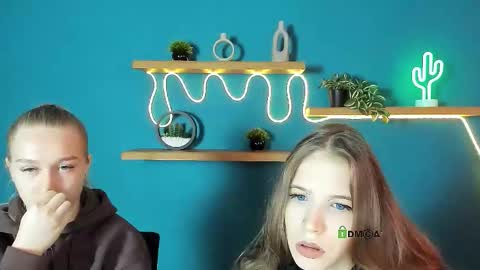 Snapshot of megan_cold chatting on October 17, 2025, 8:39 am megan_cold online show from October 17, 2025, 8:39 am