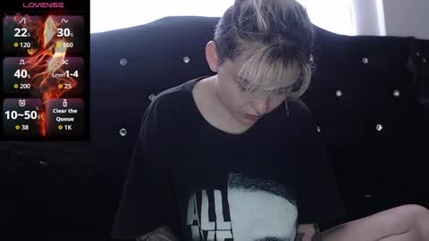 Megan and sophi online show from November 21, 2025, 5:33 pm