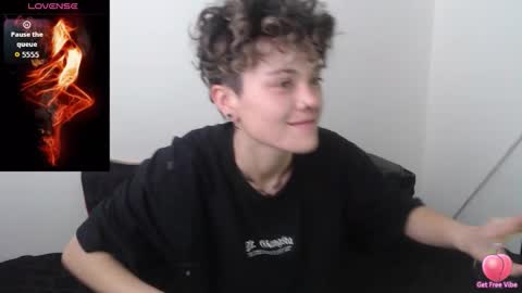 Megan and sophi online show from November 30, 2025, 7:51 pm