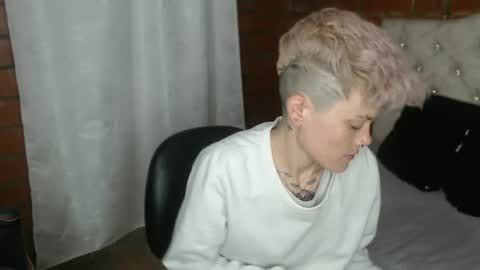Megan and sophi online show from May 10, 2026, 1:22 am