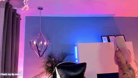 Snapshot of megan_inked_ chatting on September 26, 2025, 2:37 am online show from September 26, 2025, 2:37 am