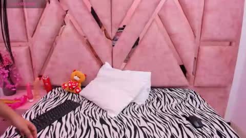 Snapshot of megan_latinn chatting on June 3, 2026, 3:53 am megan_latinn online show from June 3, 2026, 3:53 am