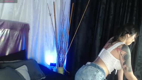 Snapshot of megan_lr chatting on September 28, 2025, 1:22 am Valentina online show from September 28, 2025, 1:22 am