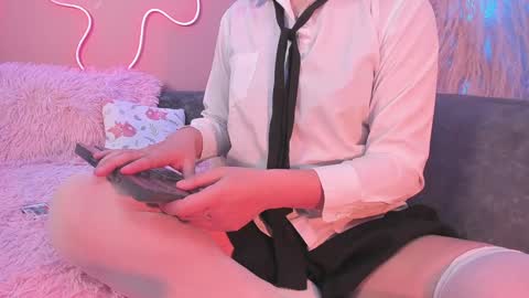     online show from December 12, 2024, 4:32 pm