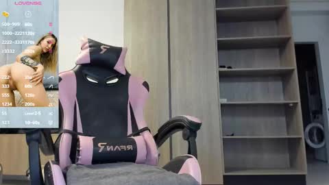 Snapshot of megan_ros_ chatting on October 13, 2025, 6:02 am Megan online show from October 13, 2025, 6:02 am