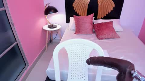 Snapshot of megan_texass chatting on October 12, 2025, 7:24 pm Megan  online show from October 12, 2025, 7:24 pm