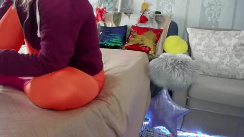 Nicki--------- Welcome to my Room online show from February 22, 2025, 7:56 am