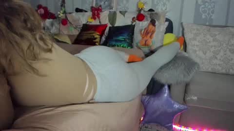 Nicki--------- Welcome to my Room online show from February 27, 2025, 5:58 pm