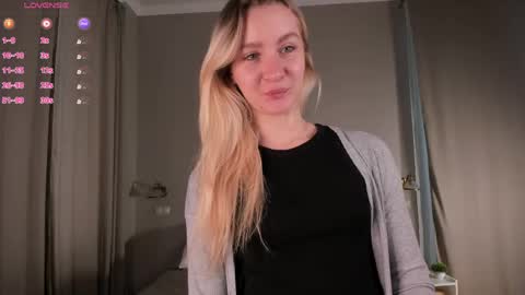 Snapshot of meganhenns chatting on May 29, 2026, 8:56 am Elly online show from May 29, 2026, 8:56 am