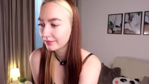 Sara  online show from September 14, 2025, 11:42 am