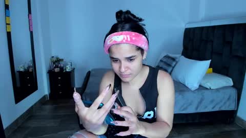 Megan Xue online show from February 11, 2025, 3:18 am