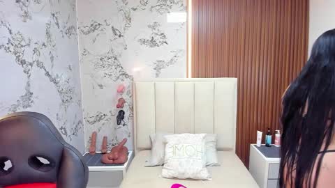 M E G A N  online show from March 25, 2026, 4:18 am