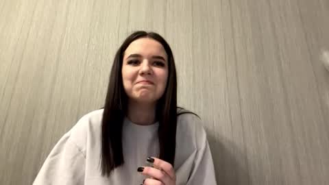 Mia online show from February 17, 2026, 11:40 am