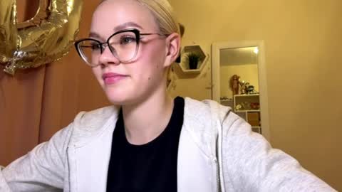 Snapshot of megganskurski chatting on April 9, 2026, 3:06 pm Mia online show from April 9, 2026, 3:06 pm
