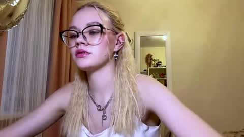 Snapshot of megganskurski chatting on April 14, 2026, 3:18 pm Mia online show from April 14, 2026, 3:18 pm