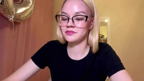 Snapshot of megganskurski chatting on April 17, 2026, 3:15 pm Mia online show from April 17, 2026, 3:15 pm