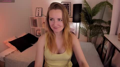 Snapshot of meggysun chatting on October 17, 2025, 1:57 pm Meggy online show from October 17, 2025, 1:57 pm