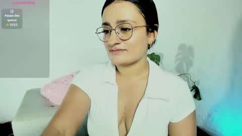 Snapshot of meghan22_ chatting on September 28, 2025, 5:24 am Meghan online show from September 28, 2025, 5:24 am