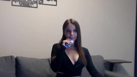 meladams online show from September 18, 2025, 8:33 pm