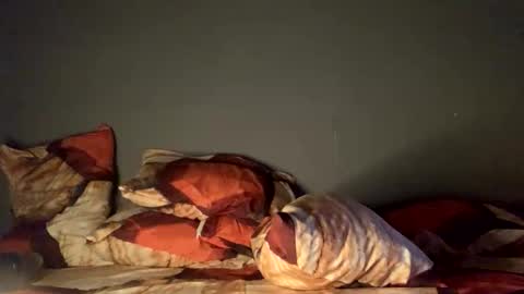 melahnie051002 online show from January 15, 2026, 2:27 am